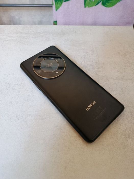 Продаю свой HONOR X 9B