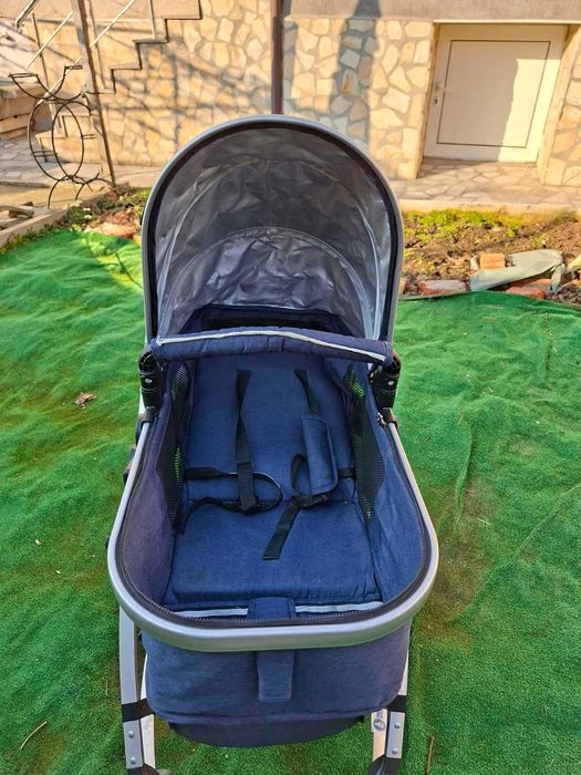 Продавам комбинирана детска количка в отлично състояние