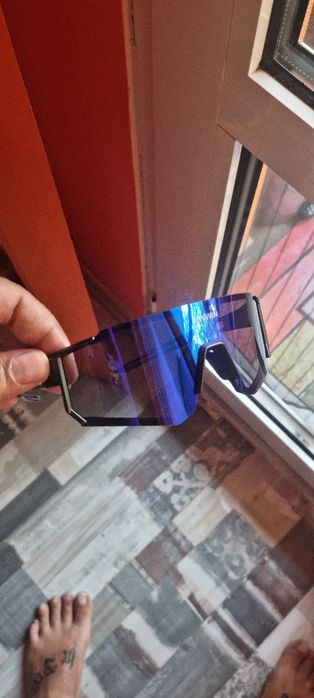 Продавам слънчеви очила