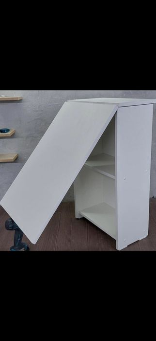 Маникюрный столик , 2 стулчика в подарок