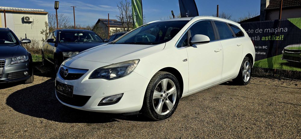 Opel Astra J an 2012 motor 1700 cm3 diesel euro 5 aer conditionat carte service
