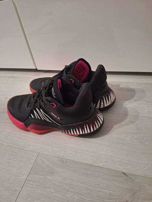 Vând ghete Adidas