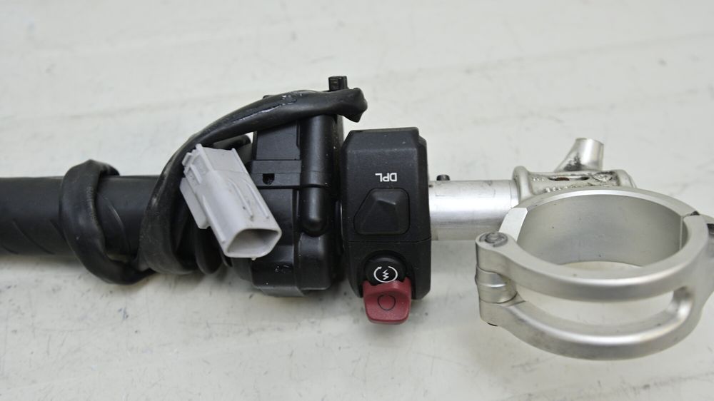 Semighidon Dreapta Cu Maneta Acceleratie Si Bloc Comenzi Ducati