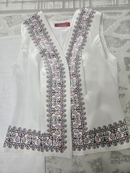 Кажекей белого цвета