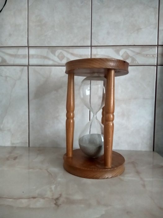 Vând clepsidră .
