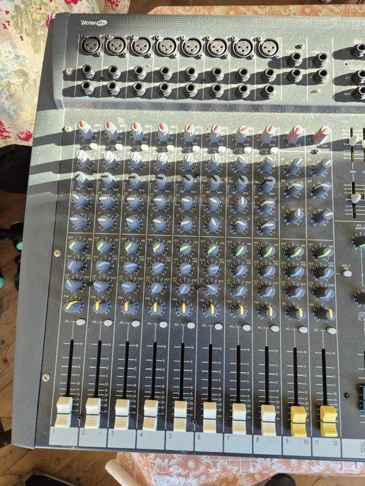 Продавам Soundcraft - рower миксер 2 X 1500 w peak