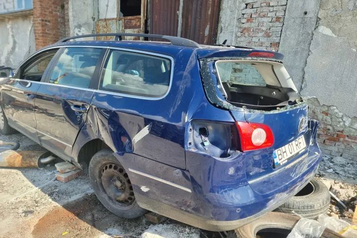 usa portiera stanga dreapta fata spate aripa fuzeta etrier turbina timonerie  compresor clima alternator electromotor electroventilator ventilator VW Passat B6 motor 2.0tdi BMP  dezmembrez