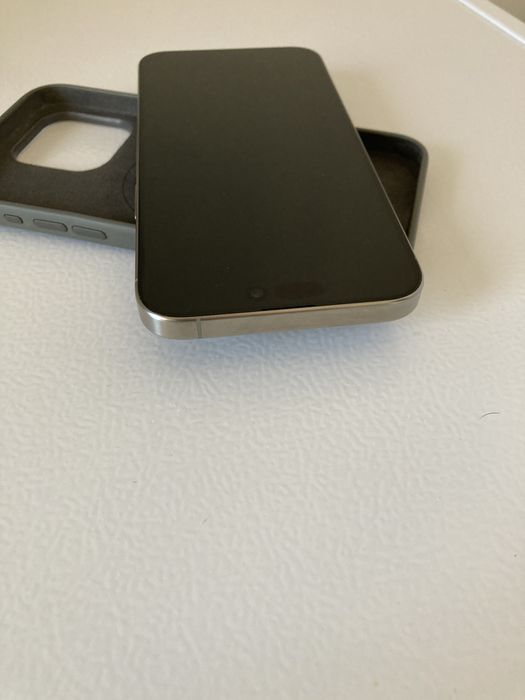 iPhone 15 pro max ca NOU 90%bat liber de rețea