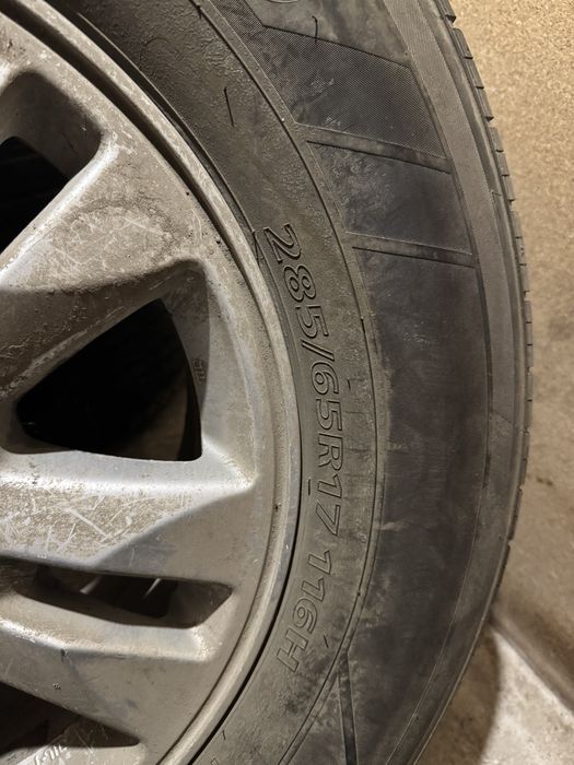 Продам комплект шин вместе с дисками 285/65/17
