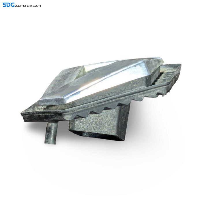 Sigla Emblema de pe Bara Spoiler Fata Renault Clio 2 1998 - 2012 Cod 8200070031 [LR3645]