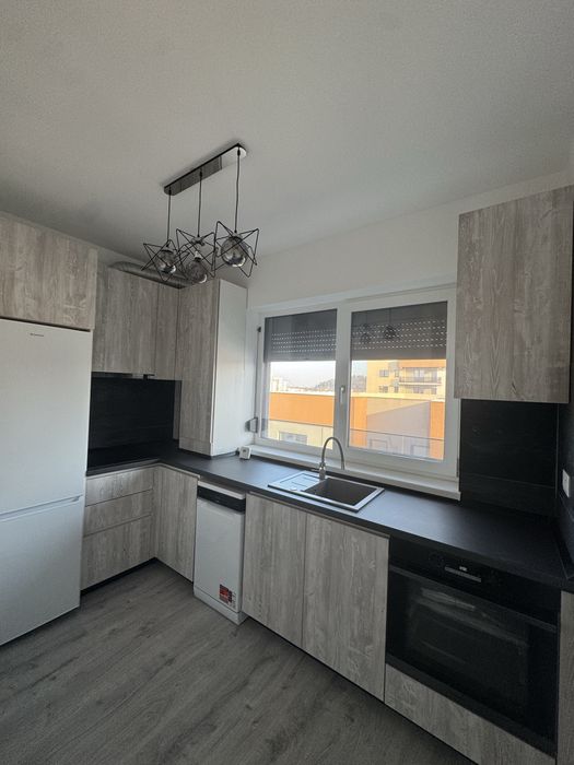 Inchiriez  apartament 1 cam 42mp