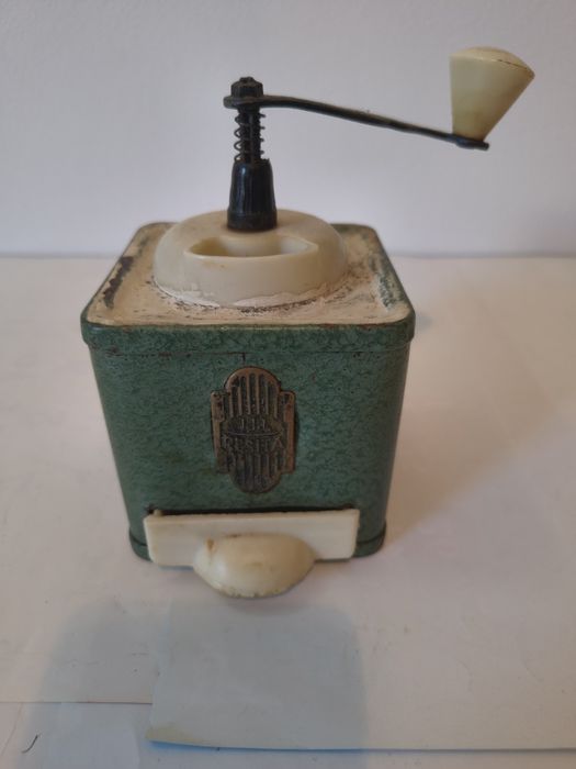 Râșniță veche alama, râșniță românească Reșița