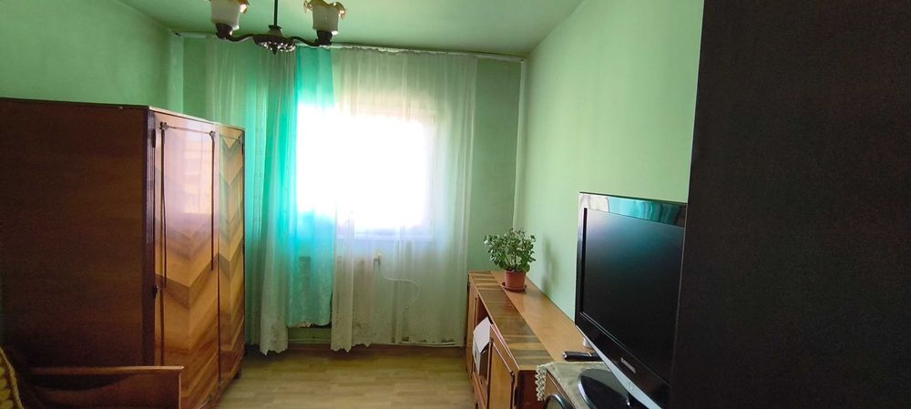 Vand apartament 3 camere.