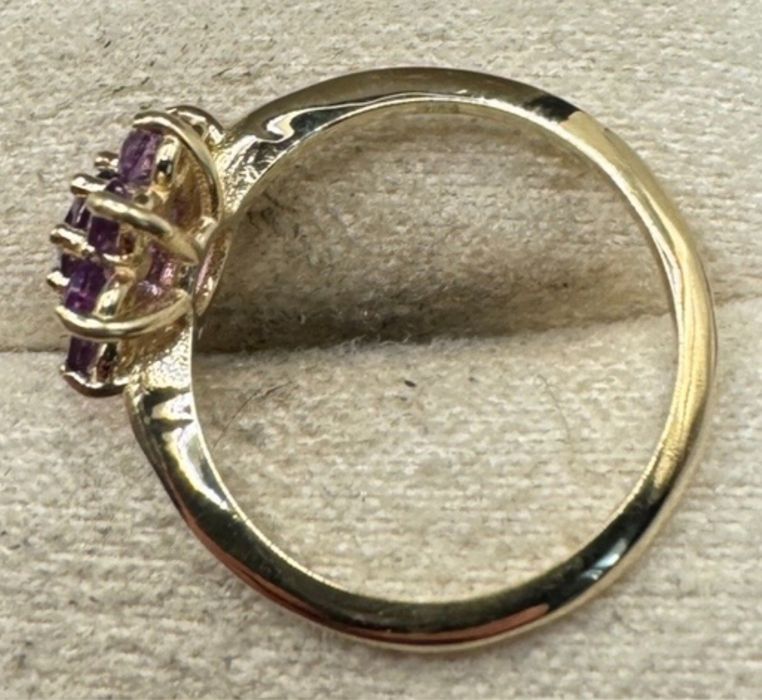 18-каратов златен пръстен аметисти.