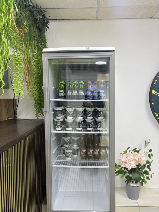 Холодильник стеклянный