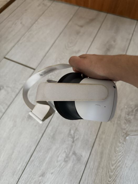 Vând Oculus Quest 2 – 128GB, Complet, Stare Foarte Bună