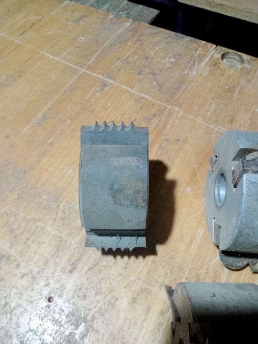 Патирон сотилади СССР махсулоти яхши холати гулли тиглариям бор 4 дона