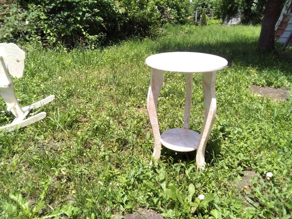 Трикраки столчета и паралии,тип виенска маса