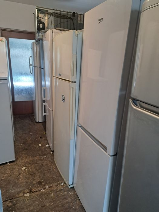 Vând congelator  s i frigider