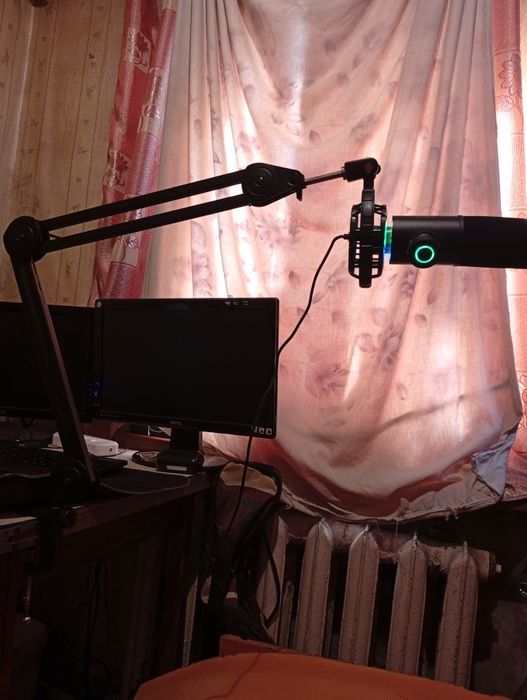 Продаю микрофон fifine k658