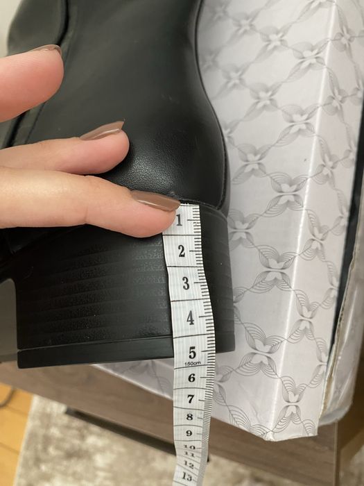 Дамски кожени ботуши с ток