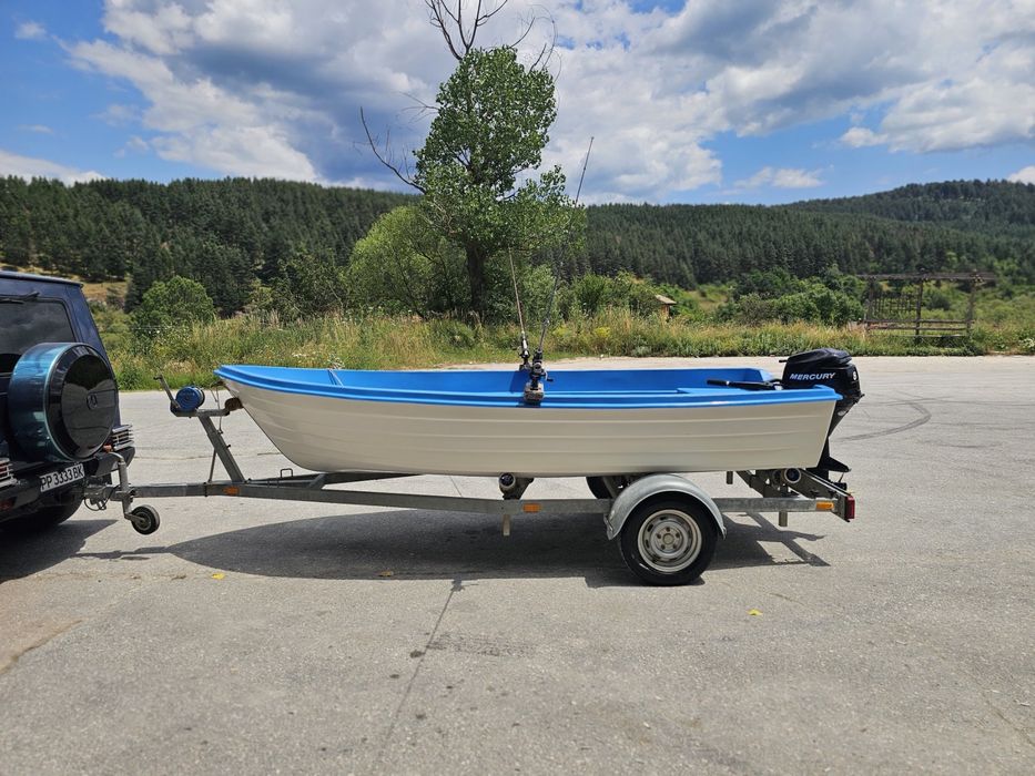Лодка Мичуринка 395 + Mercury 8 HP  + регистриран колесар