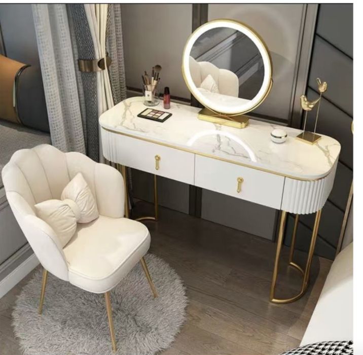 Туалетный столик