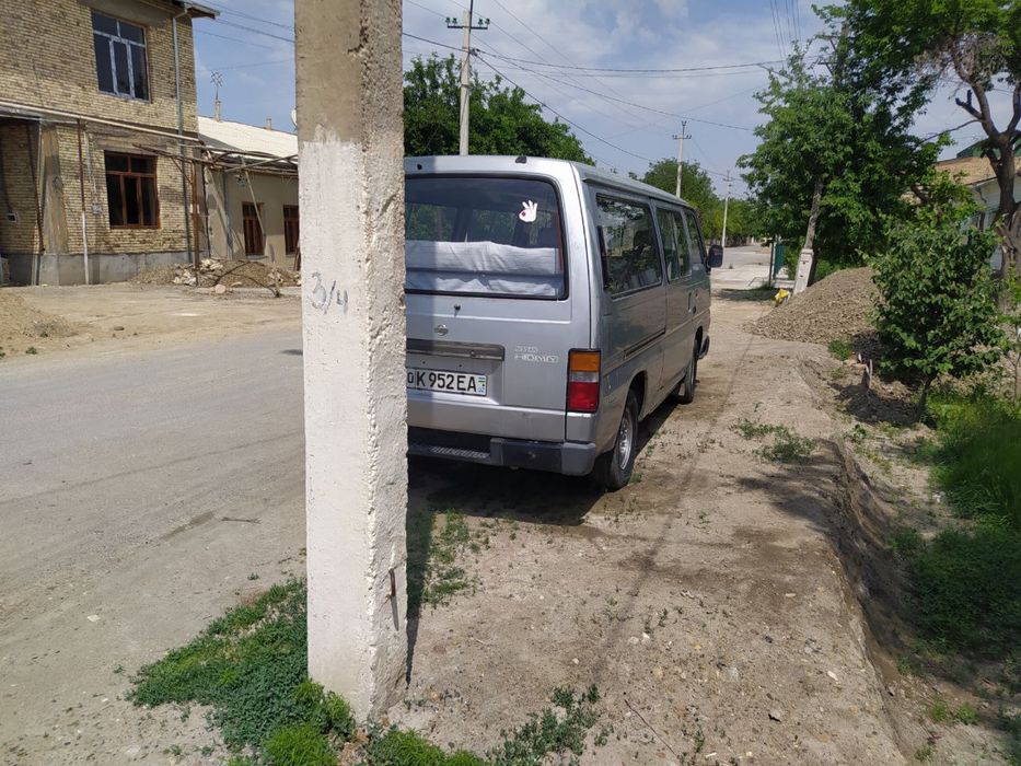 Nissan Homy прадаеться