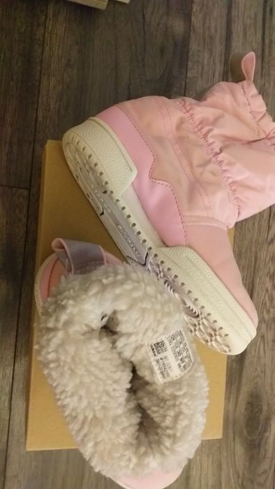 детски оригинални апрески Адидас размер 30 цена 60лв.