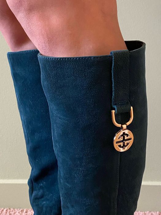 Новые замшевые сапоги