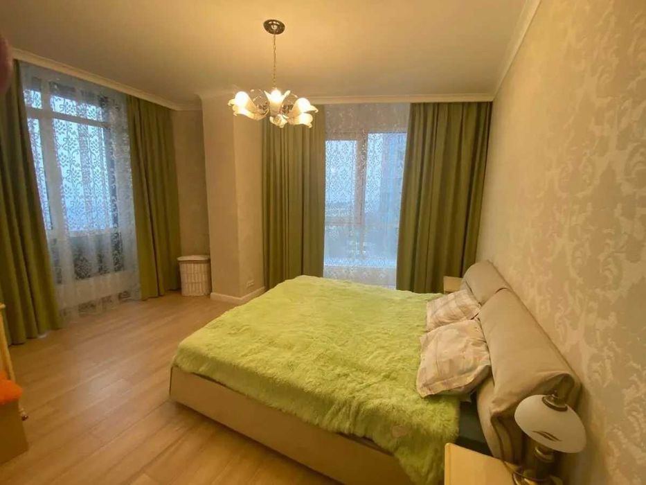 Дава се под наем Тристаен апартамент в София, Зона Б-18 - 90 кв.м за 765 € - Снимка #1