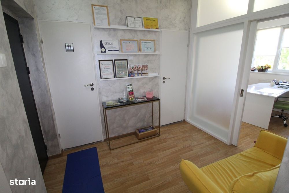 Vând spațiu comercial (cabinet medical) în Hunedoara, zona Piața Obor
