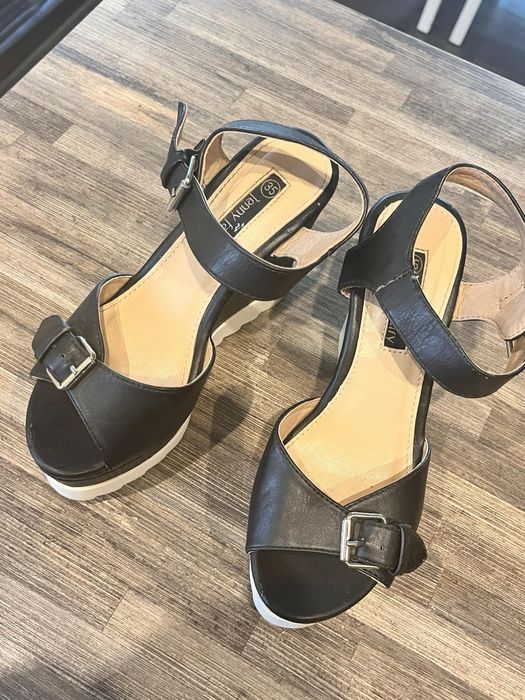 Дамски сандали