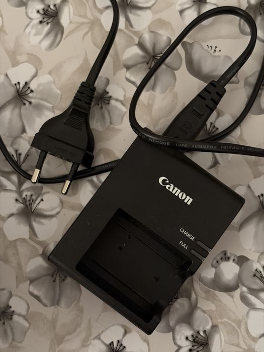 Срочно Продам Canon EOS 4000D!