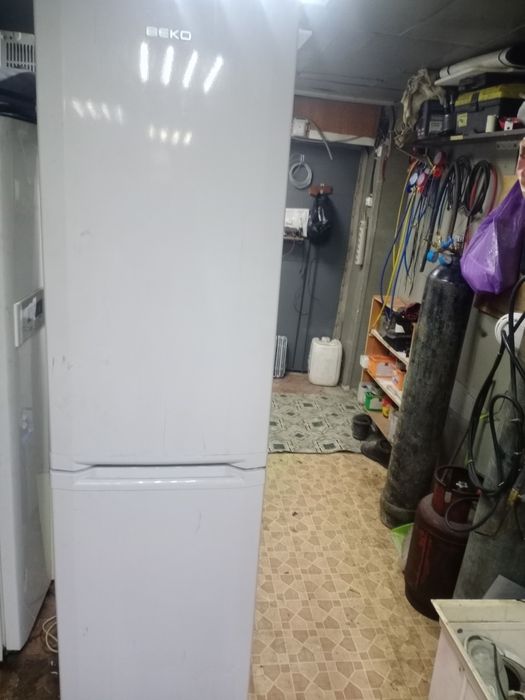 Продам рабочий холодильник.