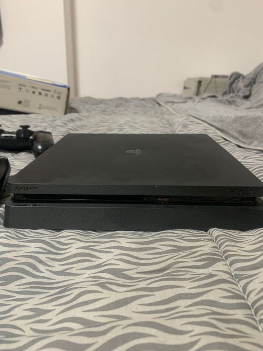 Vand consola ps4 500gb