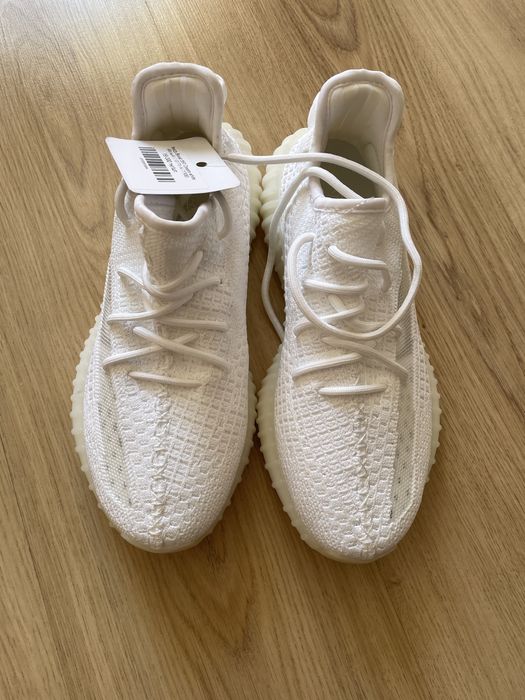 продаю кроссовки Yeezy Boost
