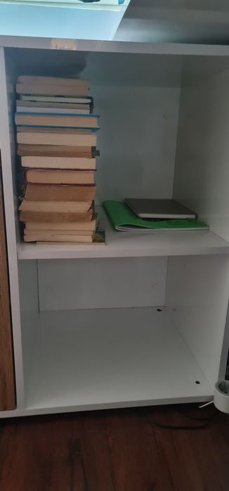 Birou de colț alb lucios, cu stejar, cadou scaun