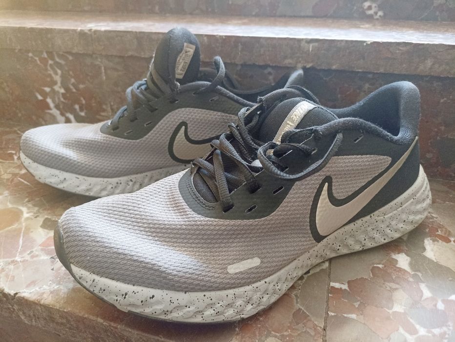 Продавам маратонки NIKE - 40 лв.