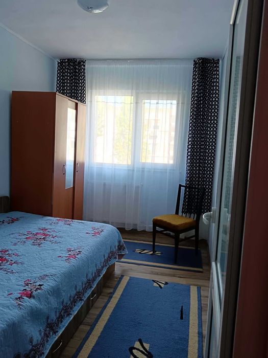 vanzare apartament decomandat cu doua camere, etajul trei