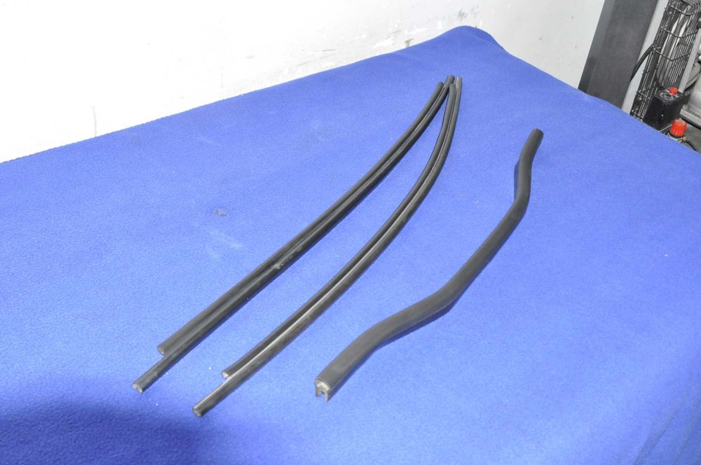 Уплотнители капота BMW 5 e39