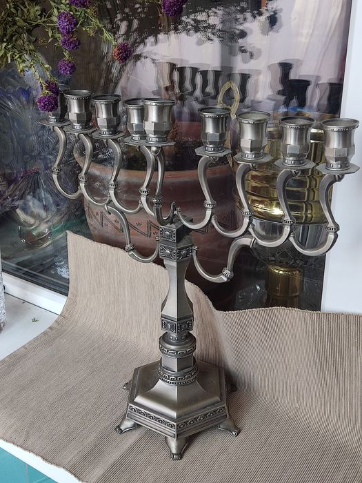 Подсвечник Ханука.9 свечей.