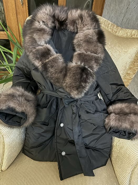 Vand haina  groasa cu guler de blana detasab