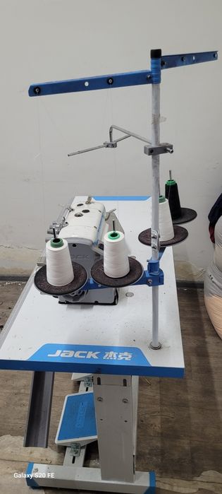 Швейный  Оверлок машинка