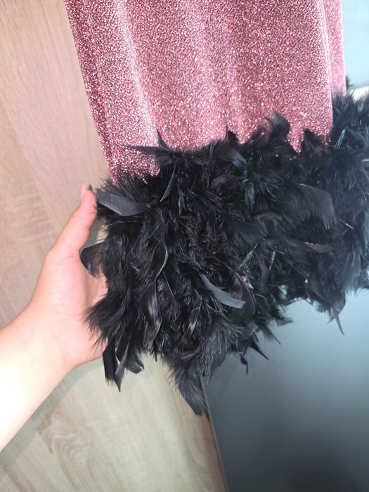 Rochita sclipitoare CHANTTAL S  cu pene la baza