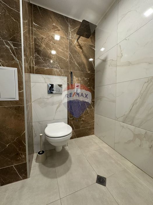 Дава се под наем Двустаен апартамент в Варна, Младост 1 - 65 кв.м за 408 € - Снимка #2