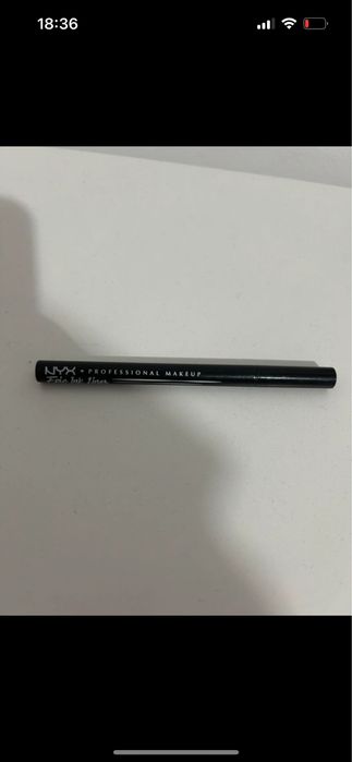 Tuș negru Nyx nou