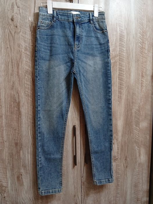Все джинсы 25 размера кроме предпоследние джинсы 31 размера