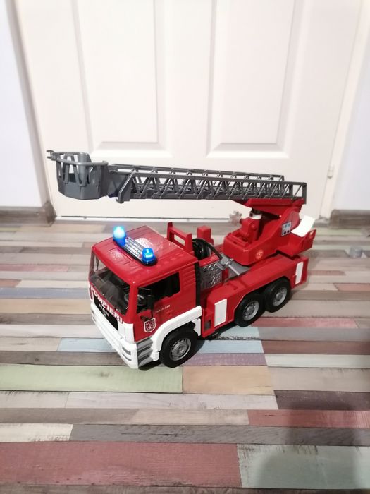 Mașina de pompieri Bruder Man