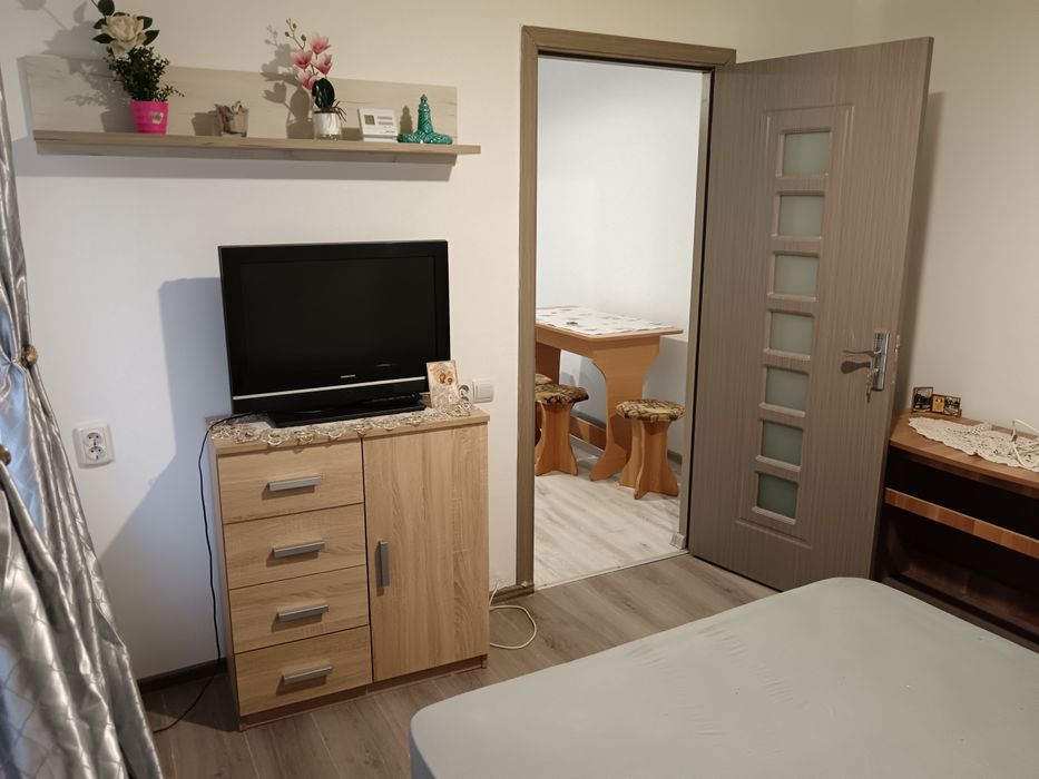 Închiriez garsoniera